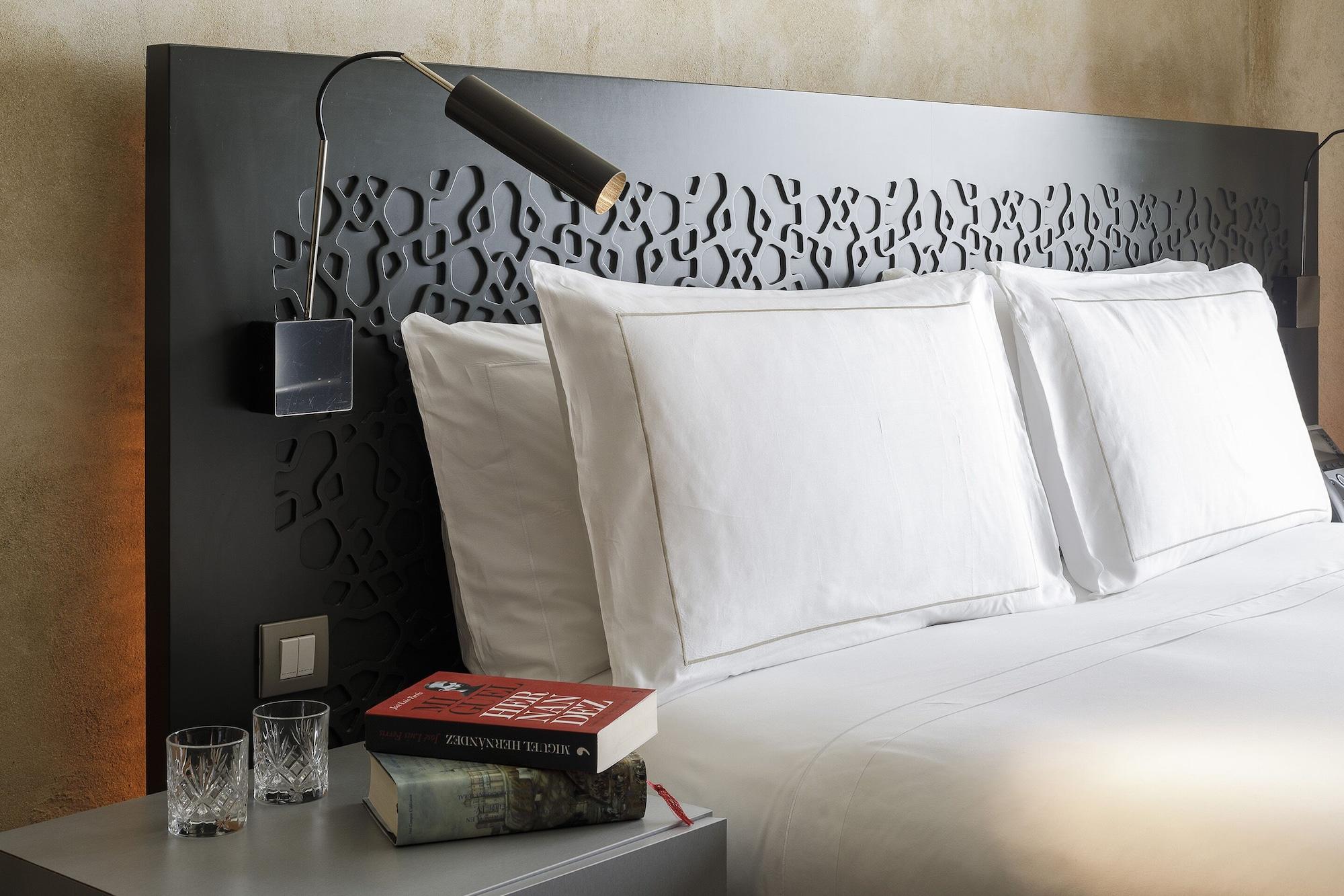 Eme Catedral Mercer Hotel Σεβίλλη Εξωτερικό φωτογραφία A room at the hotel