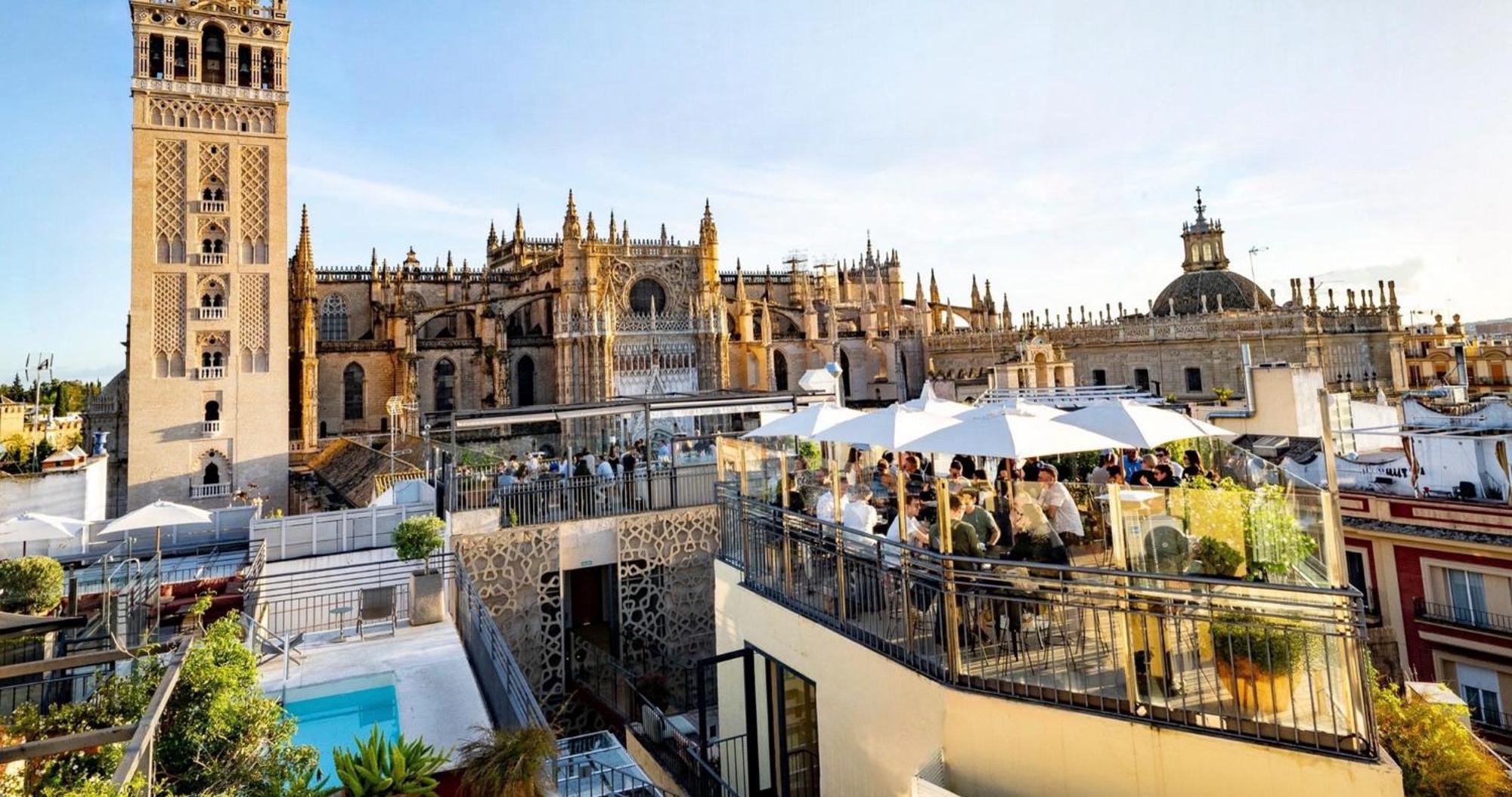 Eme Catedral Mercer Hotel Σεβίλλη Εξωτερικό φωτογραφία The roof terrace of the hotel