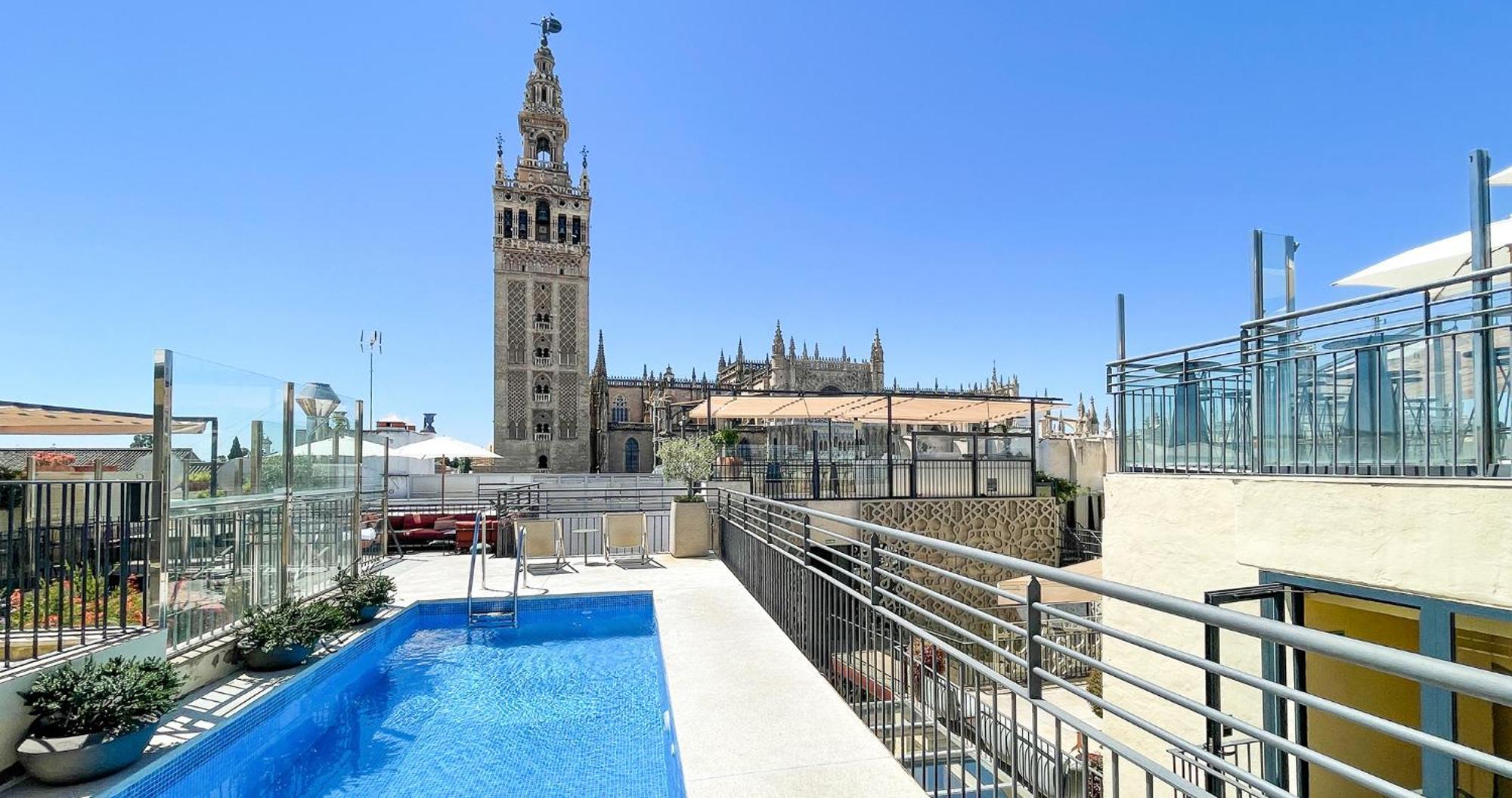 Eme Catedral Mercer Hotel Σεβίλλη Εξωτερικό φωτογραφία Rooftop pool at Hotel Granada Center