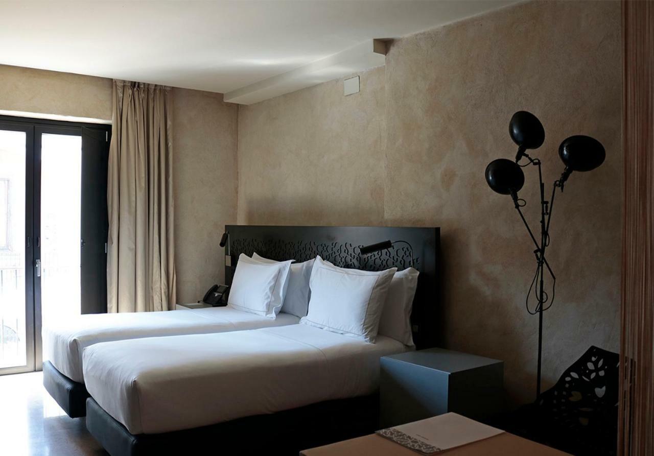 Eme Catedral Mercer Hotel Σεβίλλη Εξωτερικό φωτογραφία A room at the hotel