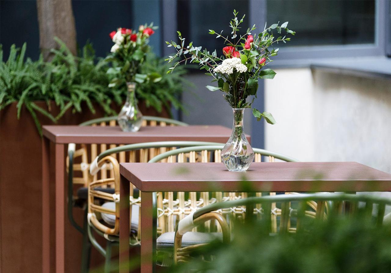 Eme Catedral Mercer Hotel Σεβίλλη Εξωτερικό φωτογραφία The courtyard of the hotel