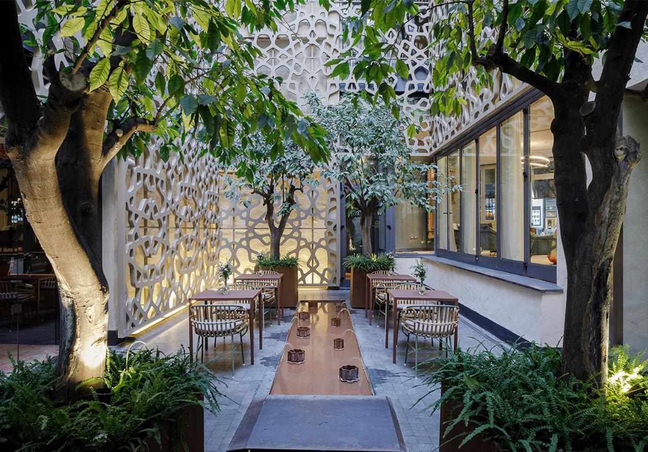 Eme Catedral Mercer Hotel Σεβίλλη Εξωτερικό φωτογραφία The courtyard at the hotel