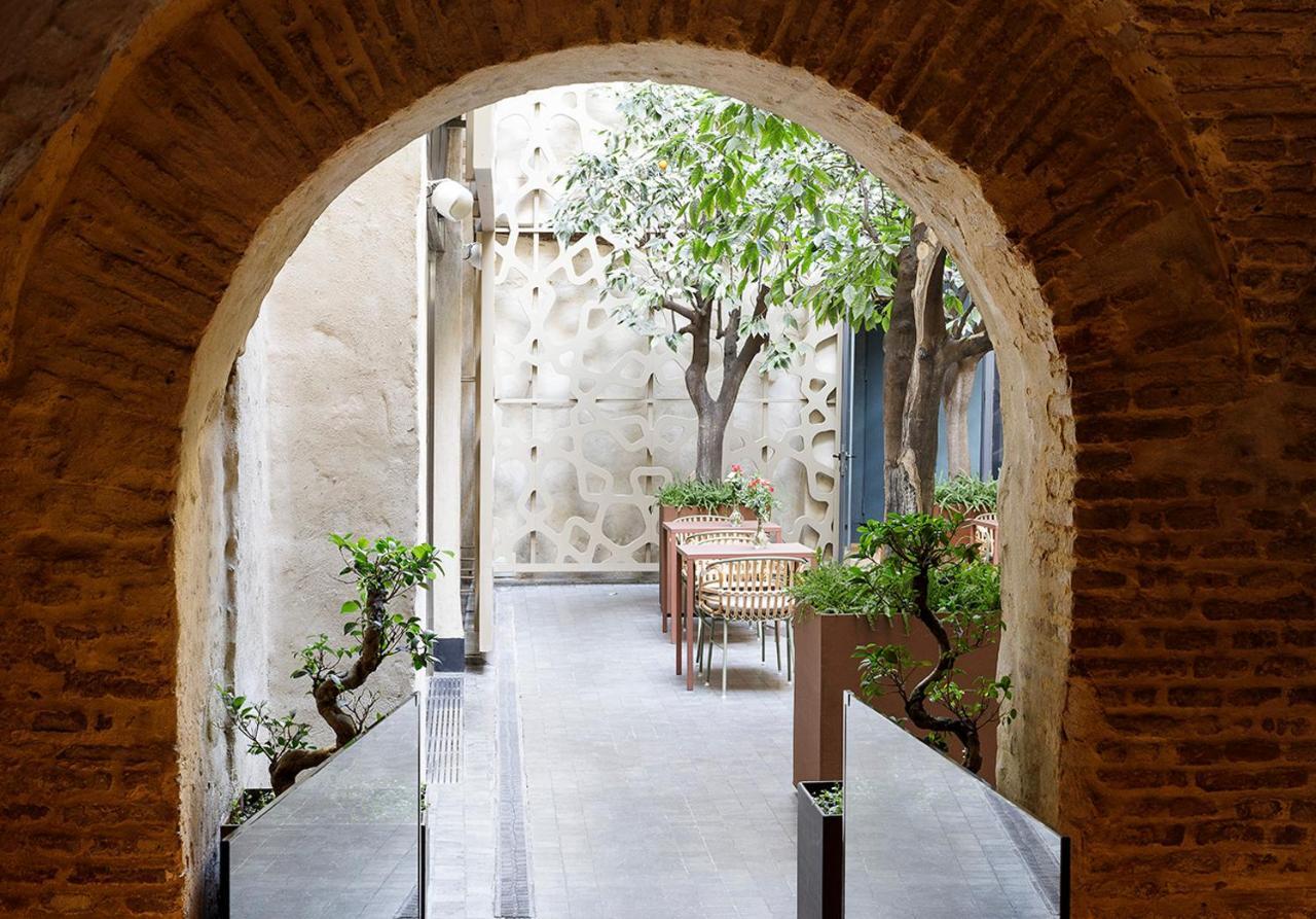 Eme Catedral Mercer Hotel Σεβίλλη Εξωτερικό φωτογραφία The courtyard of the museum