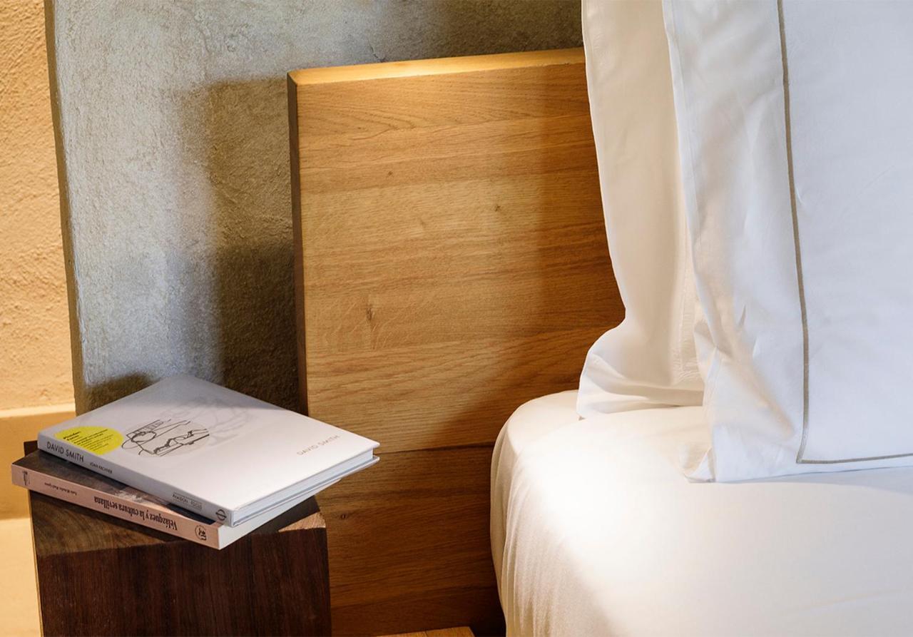 Eme Catedral Mercer Hotel Σεβίλλη Εξωτερικό φωτογραφία A bed with a duvet